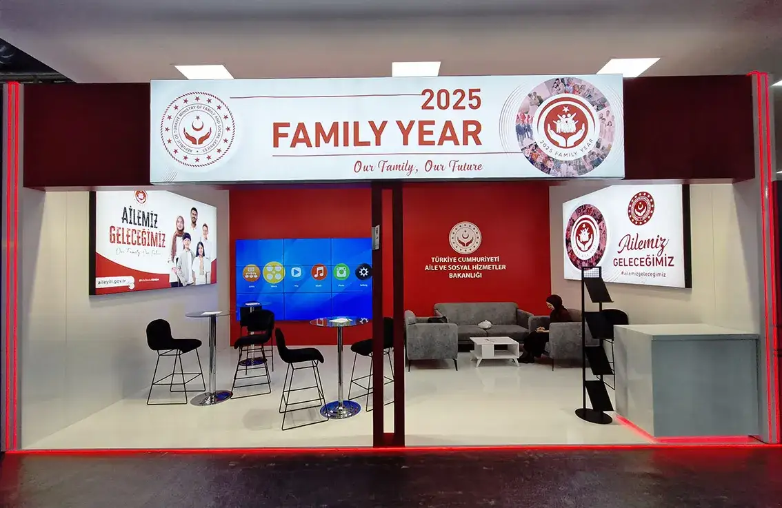 Aile ve Sosyal Hizmetler Bakanlığı için kurulan ahşap sistem fuar standı