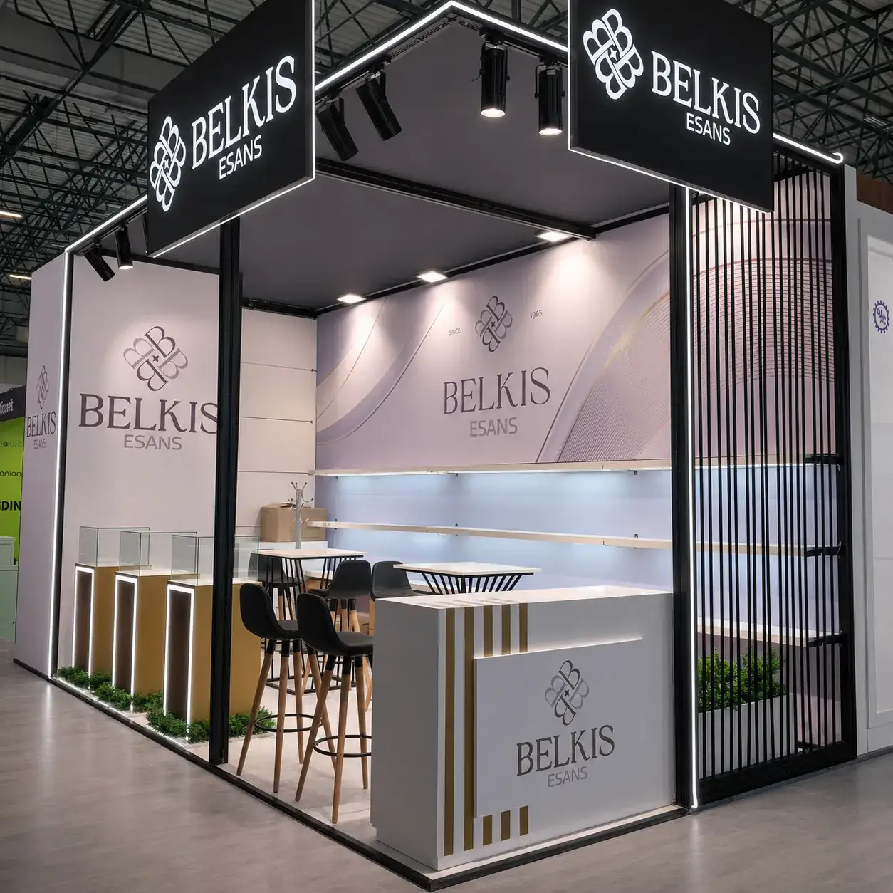 Belkıs Esans için kurulan MaxiLight sistem fuar standı