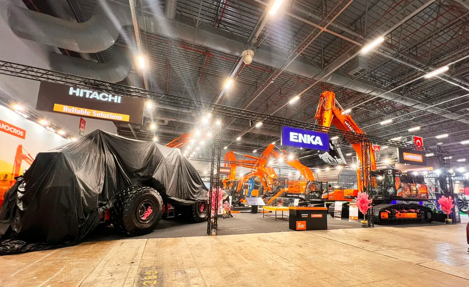 ENKA için kurulan truss sistem fuar standı