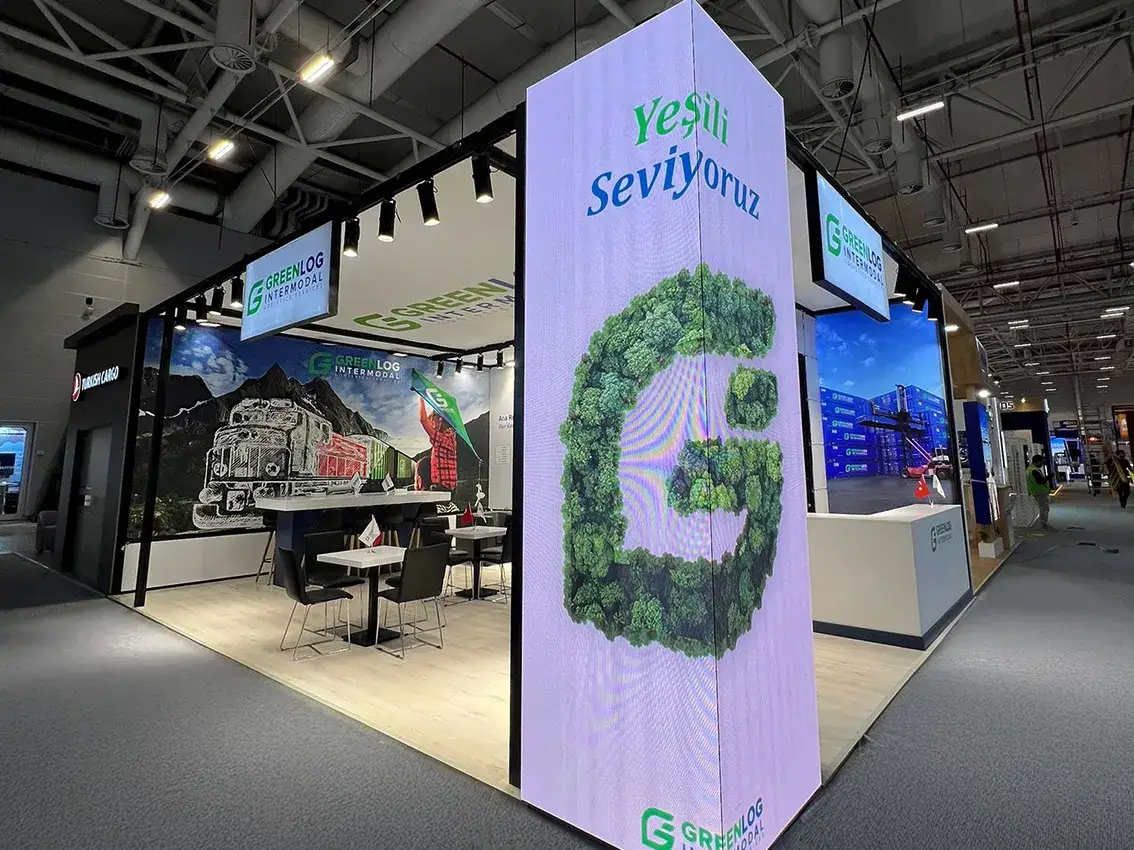 Greenlog Intermodal için kurulan MaxiLight sistem fuar standı