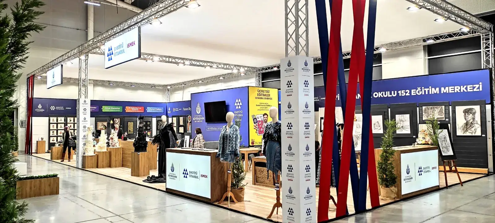 İSMEK için kurulan truss sistem fuar standı