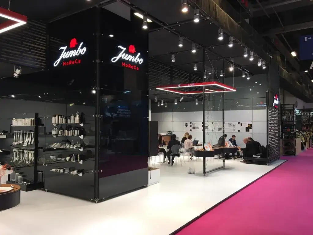 Jumbo HoReCa için kurulan cam panel sistem fuar standı