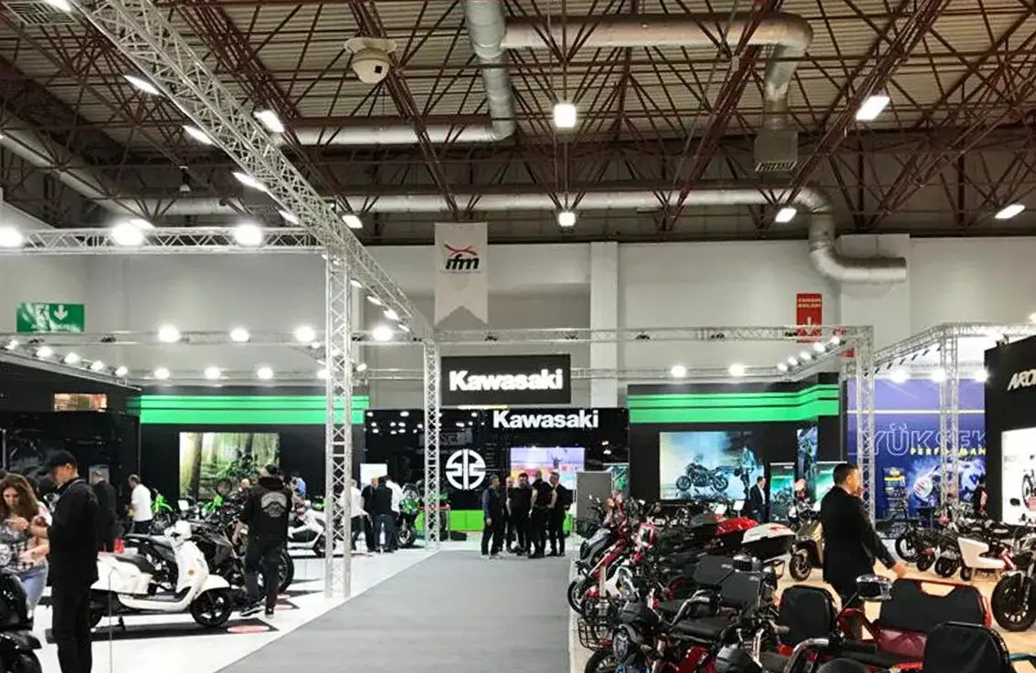 Kawasaki için kurulan truss sistem fuar standı