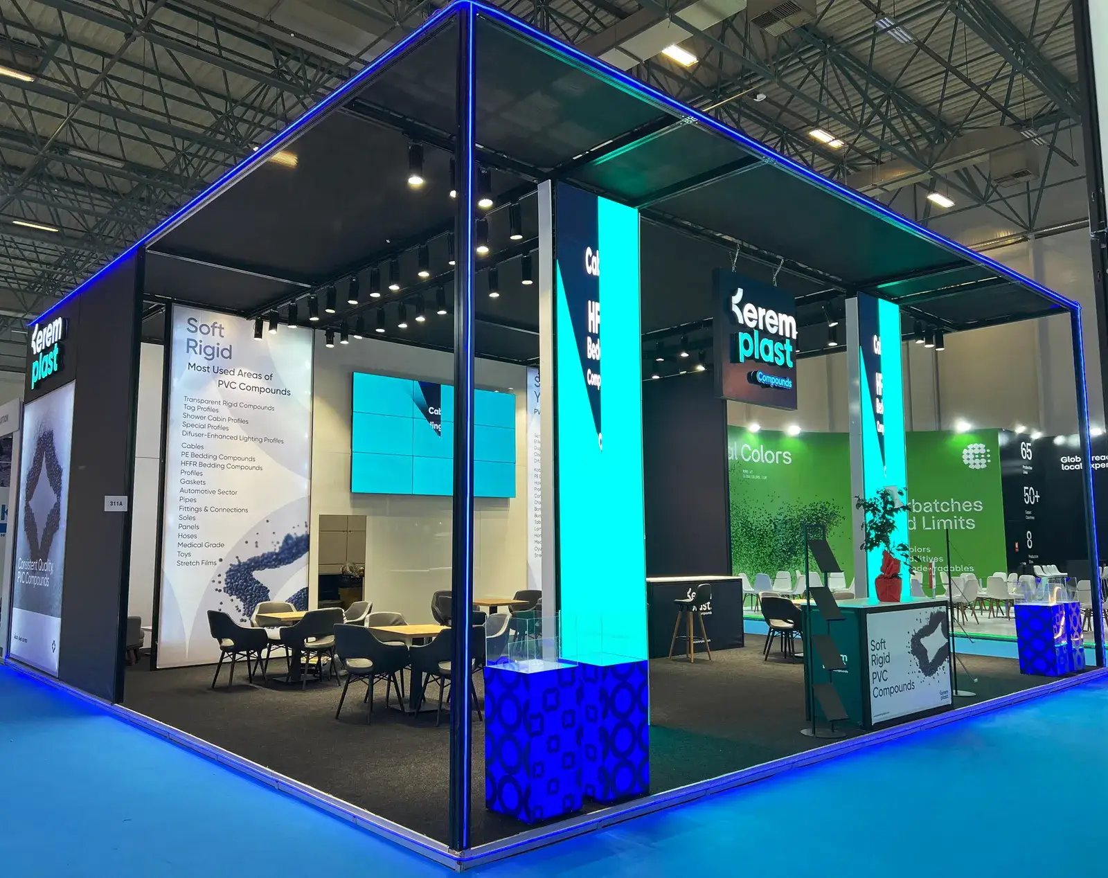 Kerem Plast için kurulan MaxiLight sistem fuar standı