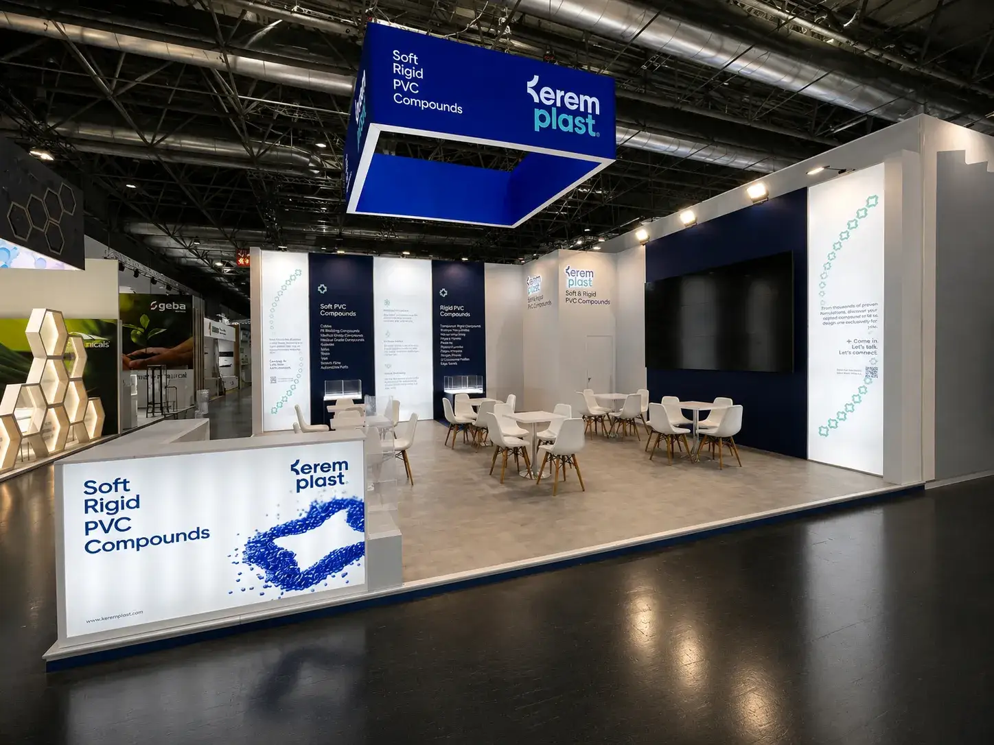 Kerem Plast için yurt dışı fuarında kurulan fuar standı