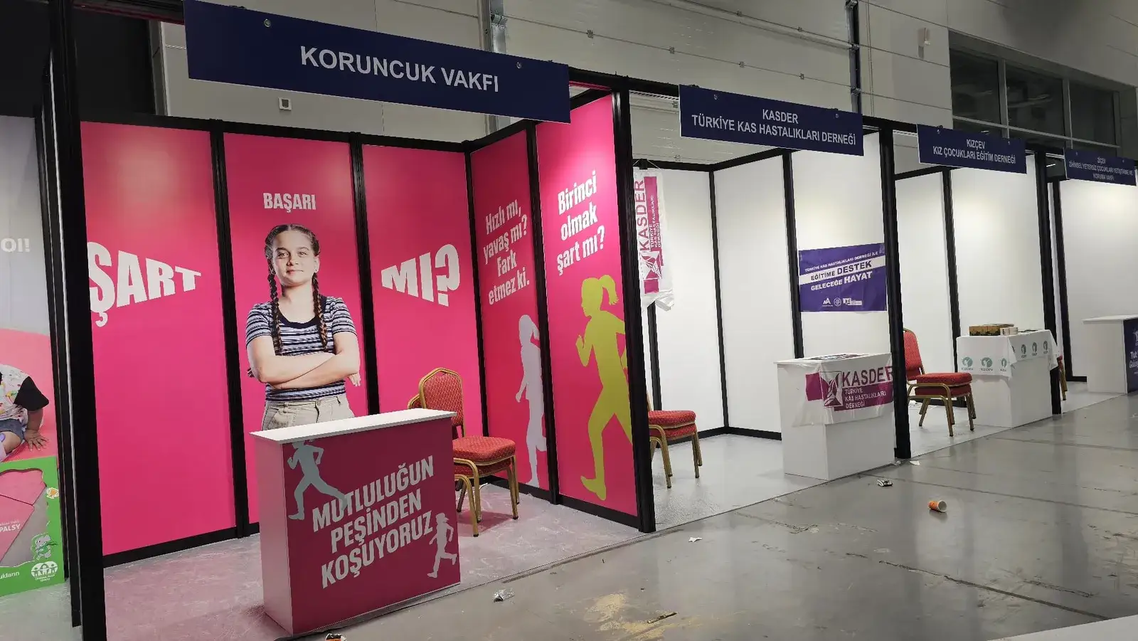 Koruncuk Vakfı için kurulan paket sistem fuar standı