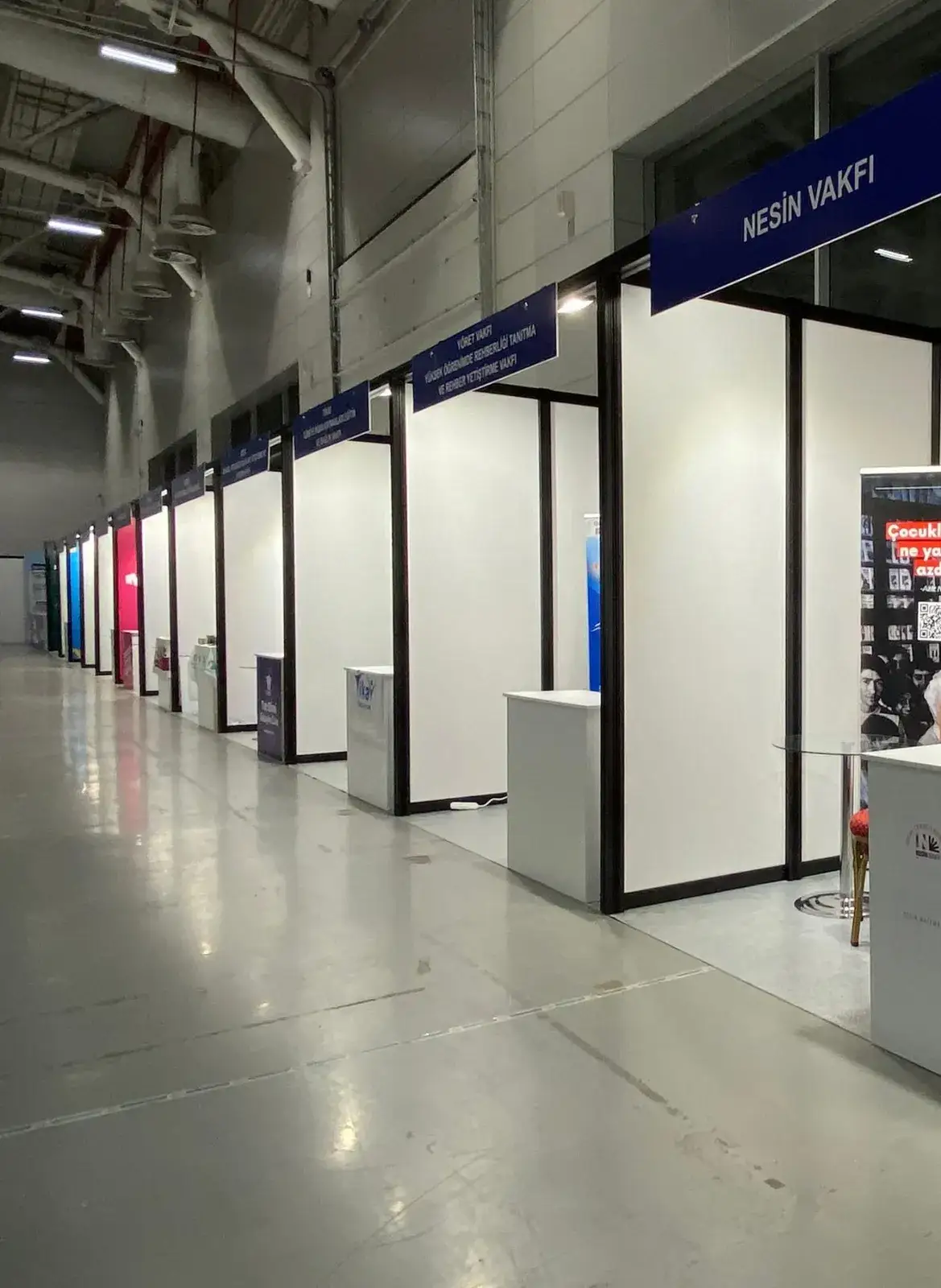 Nesin Vakfı için kurulan paket sistem fuar standı