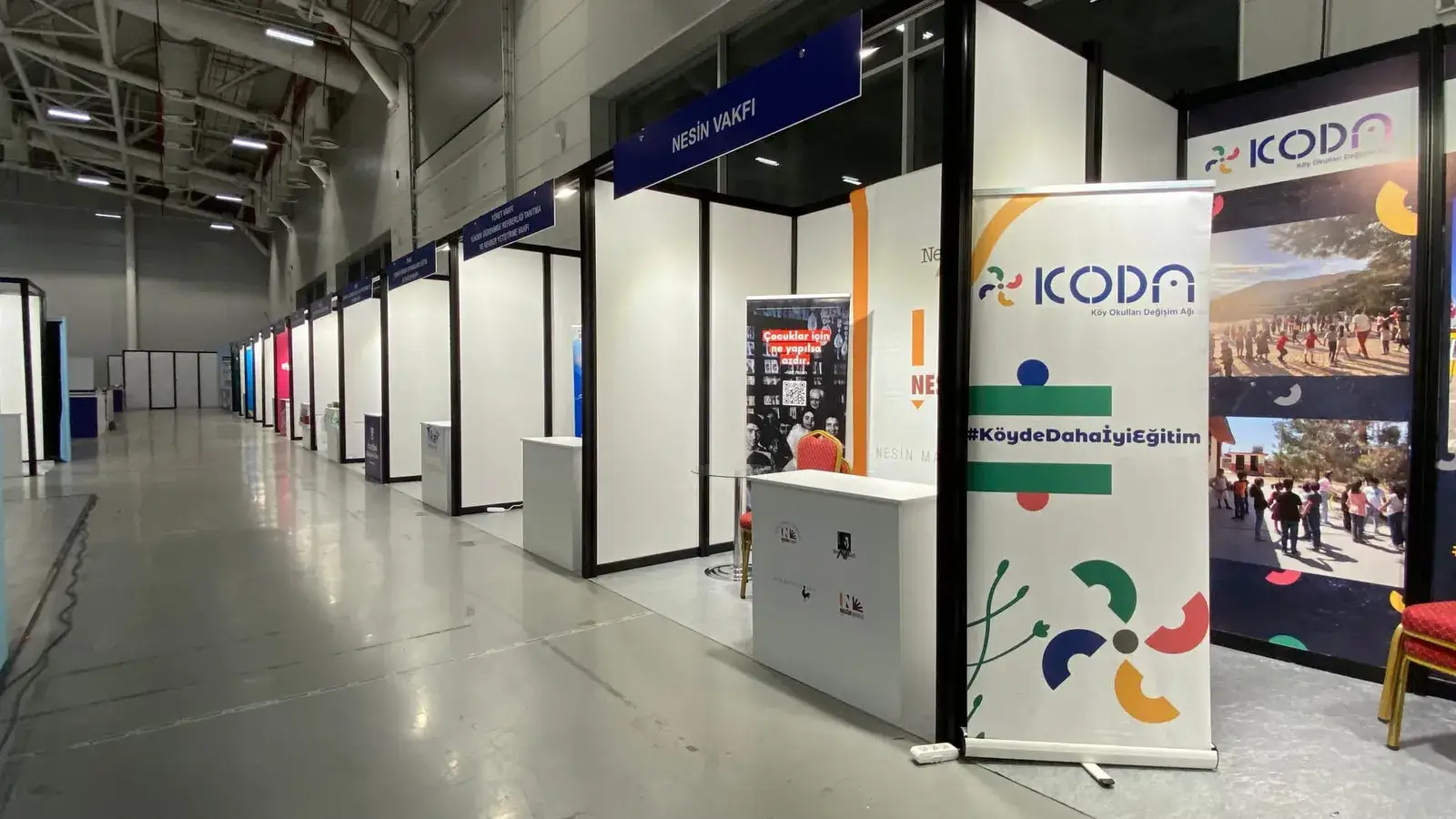 Nesin Vakfı için kurulan paket sistem fuar standı