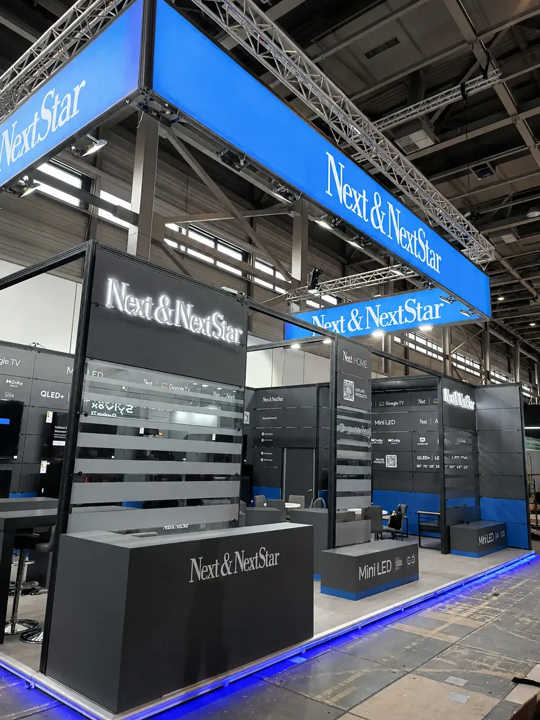 Next & NextStar için yurt dışı fuarında kurulan truss taşıyıcılı fuar standı
