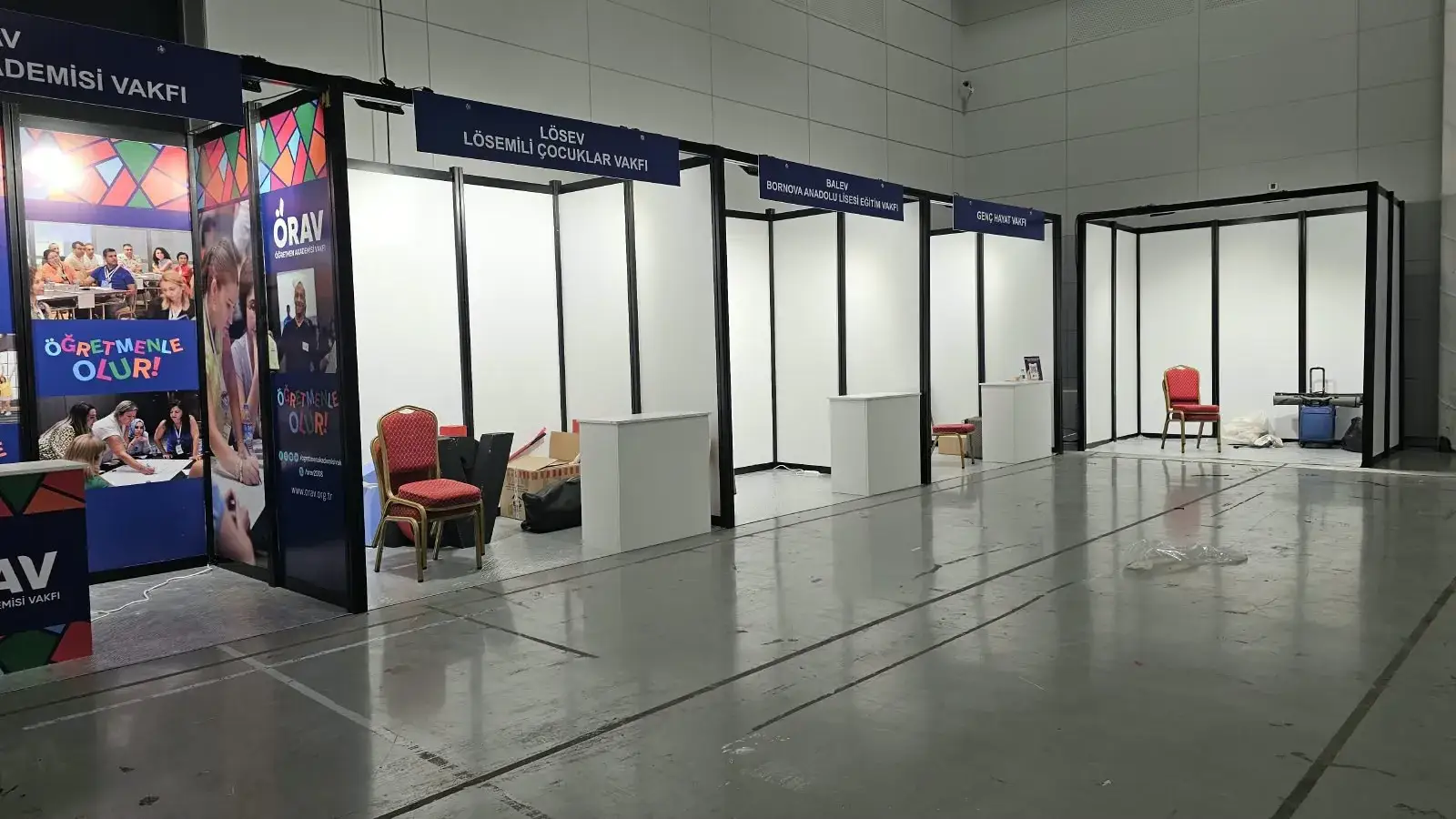 ÖRAV Öğretmen Akademisi Vakfı için kurulan paket sistem fuar standı