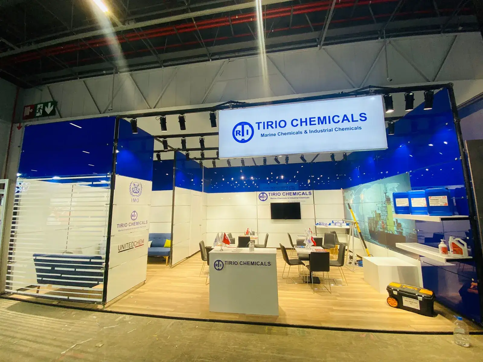Tirio Chemicals için kurulan cam panel sistem fuar standı