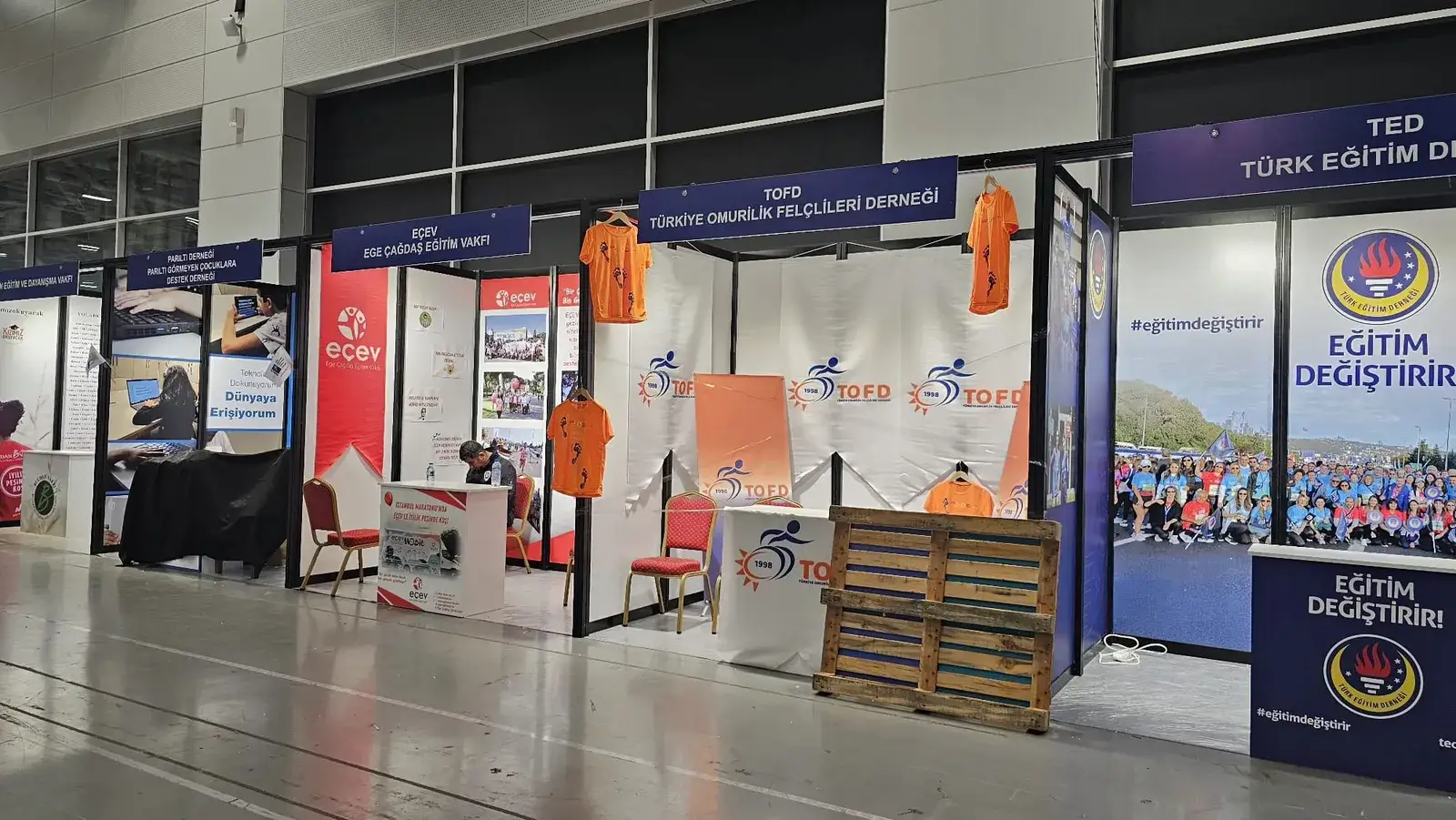 TOFD Türkiye Omurilik Felçlileri Derneği için kurulan paket sistem fuar standı